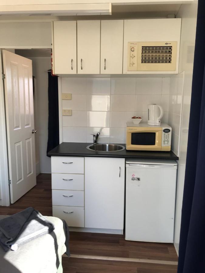 Australian Hotel Winton Budget Hotel Accommodation Bagian luar foto
