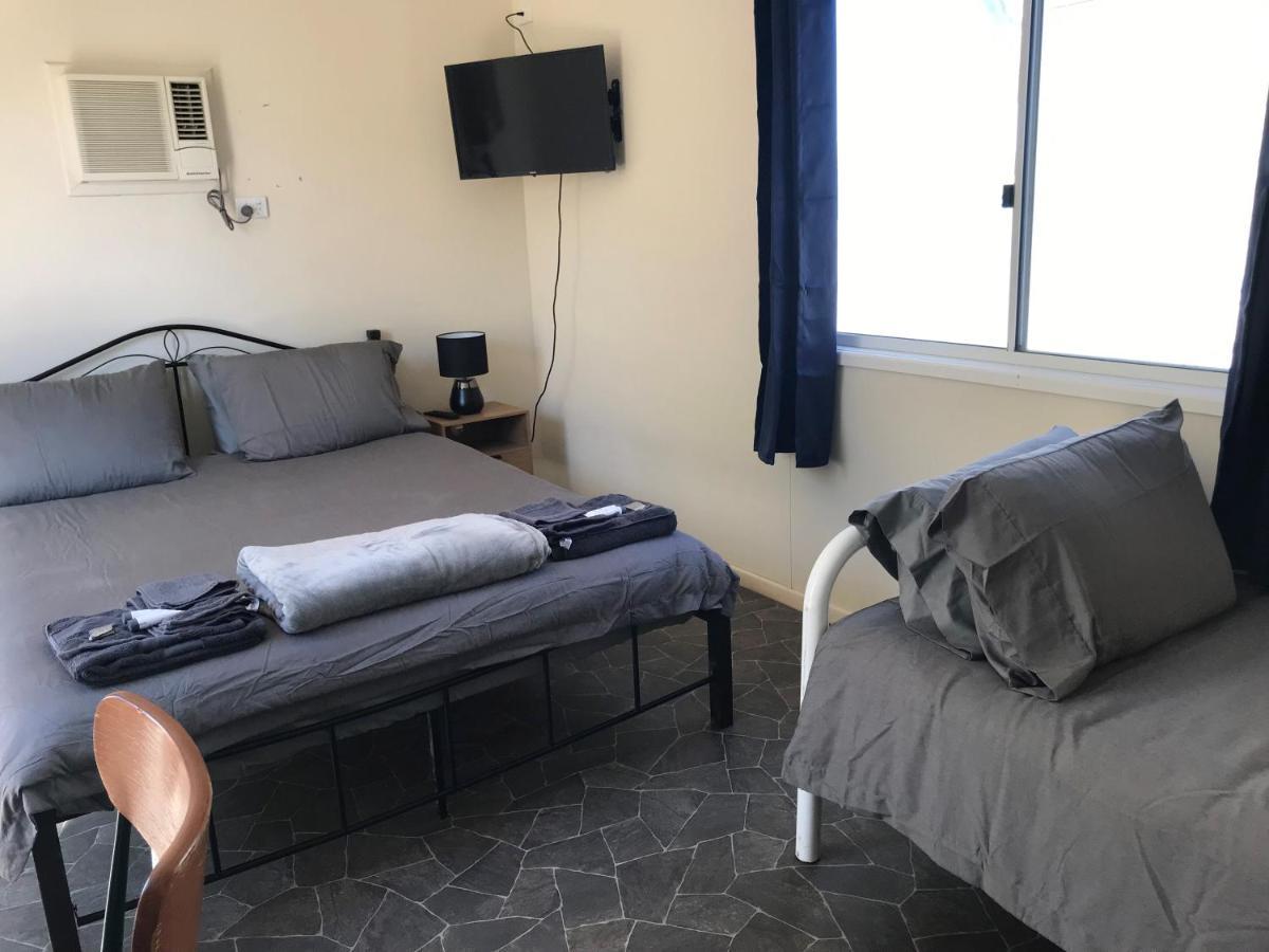 Australian Hotel Winton Budget Hotel Accommodation Bagian luar foto
