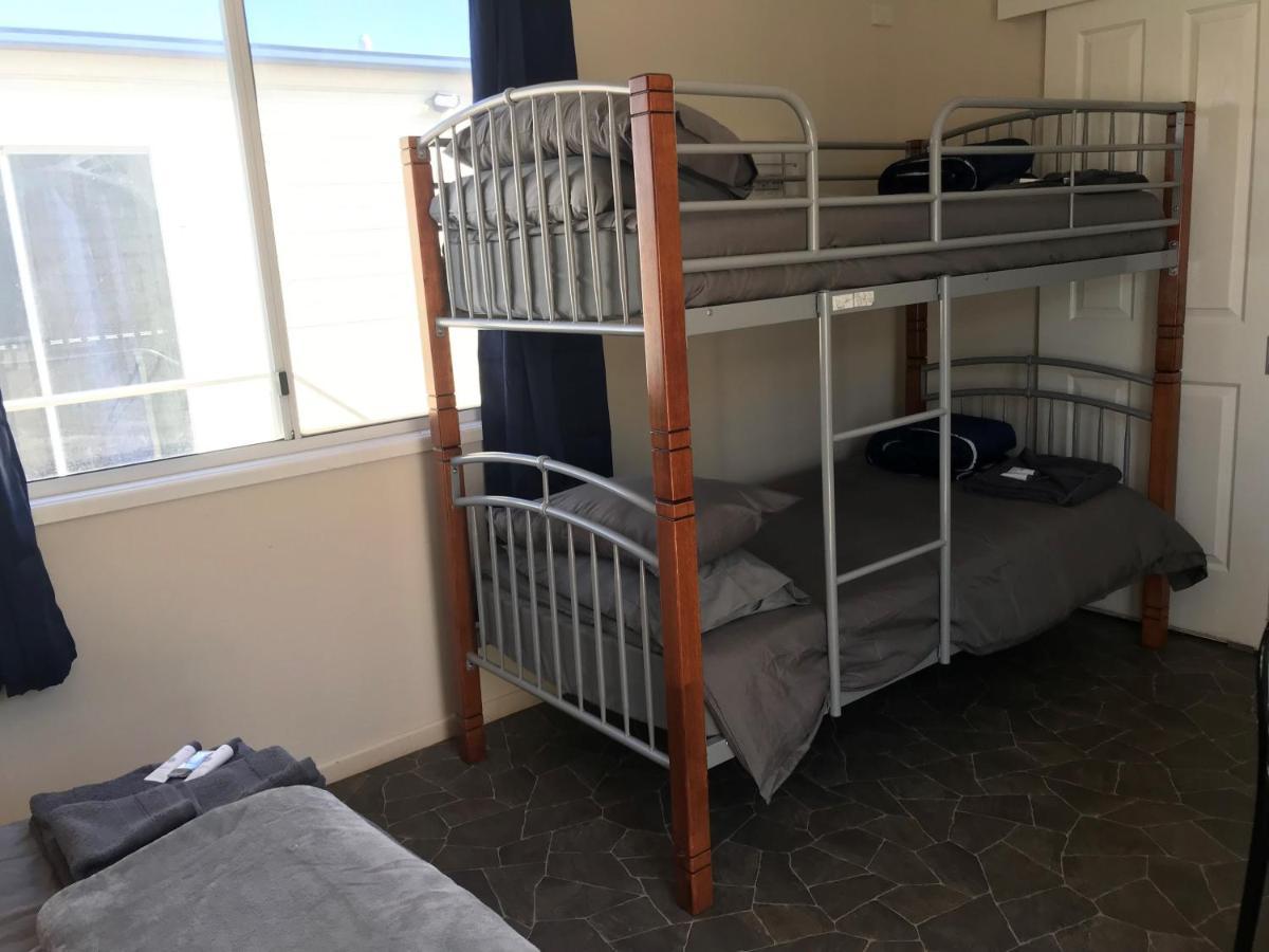 Australian Hotel Winton Budget Hotel Accommodation Bagian luar foto
