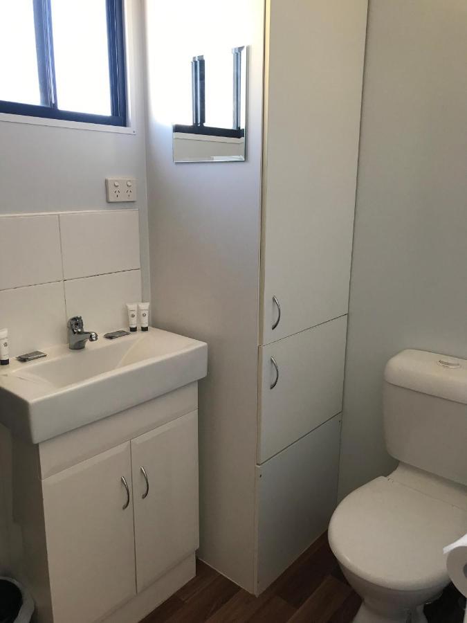Australian Hotel Winton Budget Hotel Accommodation Bagian luar foto