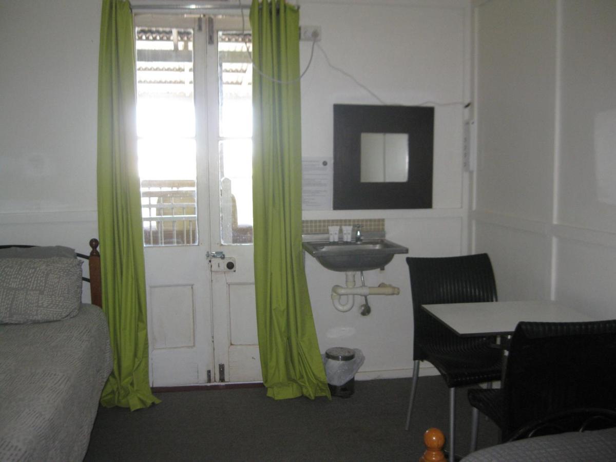 Australian Hotel Winton Budget Hotel Accommodation Bagian luar foto